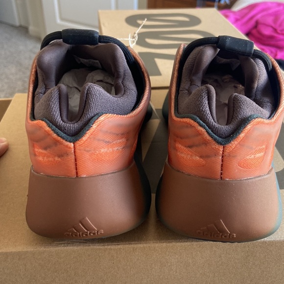 Brand new with tags Yeezy 700 V3 Copper Fade - Picture 7 of 9